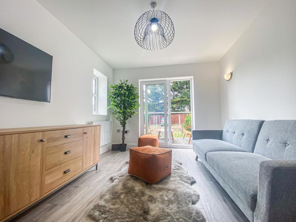 2 Bedroom City Centre Apartment In High Wycombe With Parking Zewnętrze zdjęcie